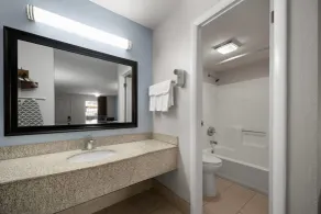 Super 8 by Wyndham Covington - Salle de bain