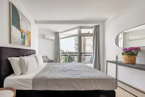 Marathon Beach Apartment - Sea View, Shared Pool - Room