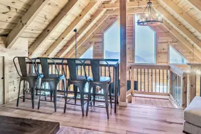 Peaceful Free Union Cabin w/ Deck & Mtn Views - Interiør