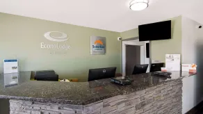 Suburban Studios Portage - Hall