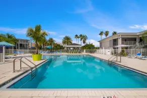 Clarion Inn & Suites Across From Universal Orlando Resort - Piscine