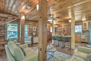 Screened Porch & Grill: Waterfront Landrum Cottage - Interiør