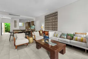 Temple 121 Modern Spacious Palm Cove 2 Brm 2 Bth Resort Apartment With Courtyard - Room
