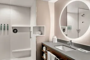 Courtyard by Marriott Milwaukee Brookfield at Poplar Creek - Salle de bain