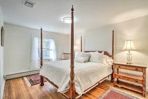 20 Mi to Philly: Inviting Home w/ Yard in Wayne! - Interior
