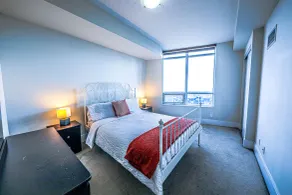 Executive 2BR 2BATH Condo with Lakeview Steps from SQ1 - Habitación