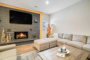 Expansive Lewiston Lodge w/ Private Bowling Alley! - Interiør
