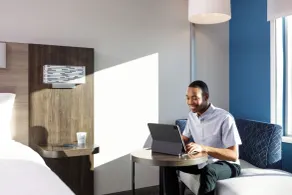 Holiday Inn Express & Suites Alexandria by IHG - Room