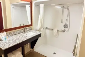 Hawthorn Extended Stay by Wyndham Amarillo - Bathroom