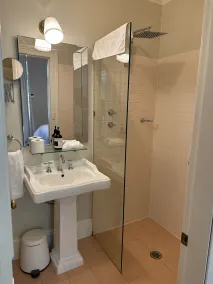 Rowan Brae Historic Guesthouse - Bathroom