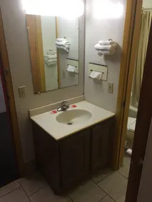 Grapevine Inn - Bathroom