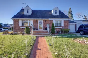 Lovely Elmont Apartment - Walk to Bus Stop! - Interior