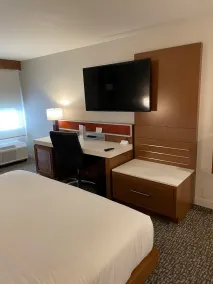 Delta Hotels by Marriott Allentown Lehigh Valley - Room