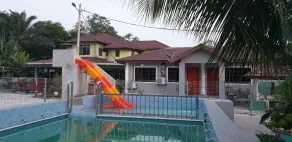 MR Homestay Sg Buloh - 3 senge / 2 bad GF - Pool