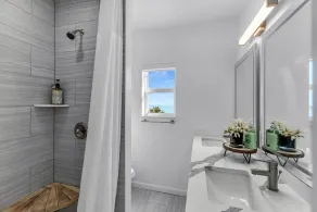 1 Island Hideaway in the Keys - Bathroom