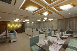 Hotel Pragati The Grand - Restaurant