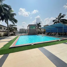 O2 Contiential Suites - Pool