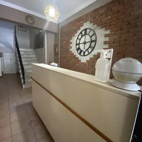 Özcan Otel - Resepsjon