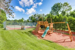 Walk to Weirs Beach! Family Escape w/ Balcony - Innvendig