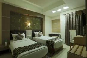 Hotel SJ International - Room
