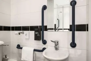 Days Inn Corley NEC - M6 - Bathroom