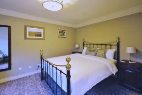 Greyhound - Habitación