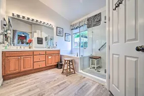Chula Vista Studio w/ Hot Tub ~ 9 Mi to Downtown - Interiör