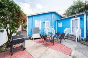 Bright Galveston Bungalow: 1/2 Mi to Pleasure Pier - Intérieur