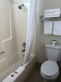 Super 8 by Wyndham Corning - Baño