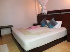 HikkaVilla - Un excellent 5 AC BR Villa avec piscine privée - Chambre
