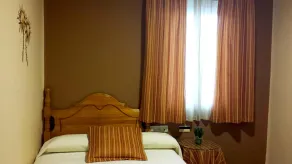 Hostal Valdepeñas by Bossh! Hotels - Zimmer