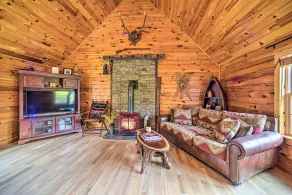Lovely Fort Ann Lodge - 10 Mi to Lake George! - Interiör