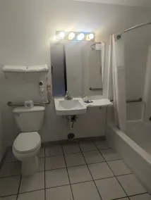 Super 8 by Wyndham Price - Salle de bain