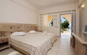 Alonissos Beach Bungalows And Suites Hotel - Habitación