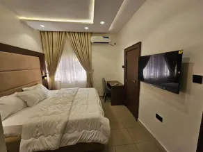 Trance Hotel - Room