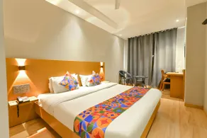 FabHotel Penthouse - A K Dev Road - Habitación