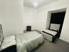 Familienorientierte schöne Ferienwohnung | Stadtblick - Zimmer