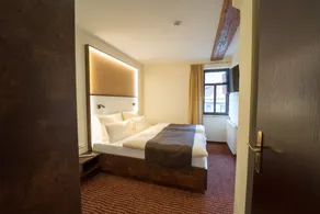 Hotel Goldener Hirsch - Room