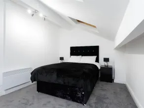 Live in Leeds Grange Apartments - Room
