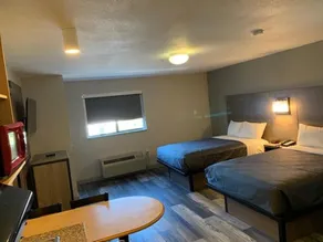 Suburban Studios near Panama City Beach - Chambre