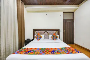 Fabhotel Royal Inn - Chambre