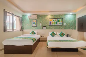 Treebo Kuber Palace with Swimming Pool - Zimmer