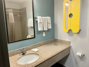 Studio 6-Port Arthur, TX - SE - Bathroom