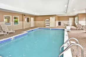 Holiday Inn Express & Suites Bradley Airport by IHG - Piscine