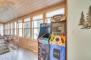 Hot Tub, Trails, Views! Little River Retreat - Innvendig