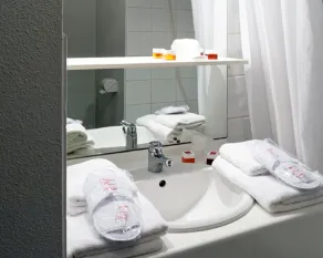 Séjours & Affaires Tours Léonard De Vinci - Bathroom