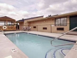 Knights Inn Greenville - Piscine