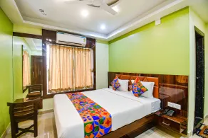 Fabhotel The Seven Wonders - Room