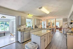Idyllic Waterfront Home w/ Game Room & Dock - Innenbereich
