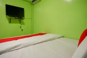 RedDoorz @ Jalan Gatot Subroto Semarang - Habitación